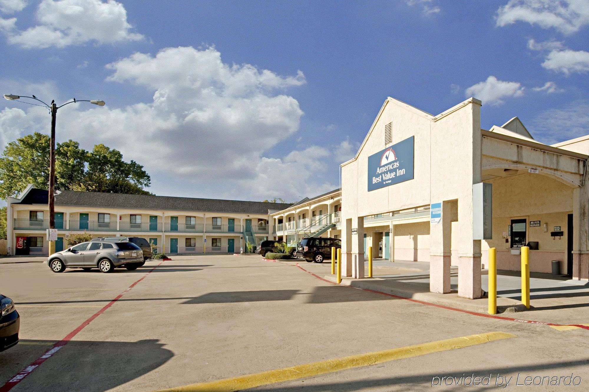 Americas Best Value Inn Mckinney Bagian luar foto