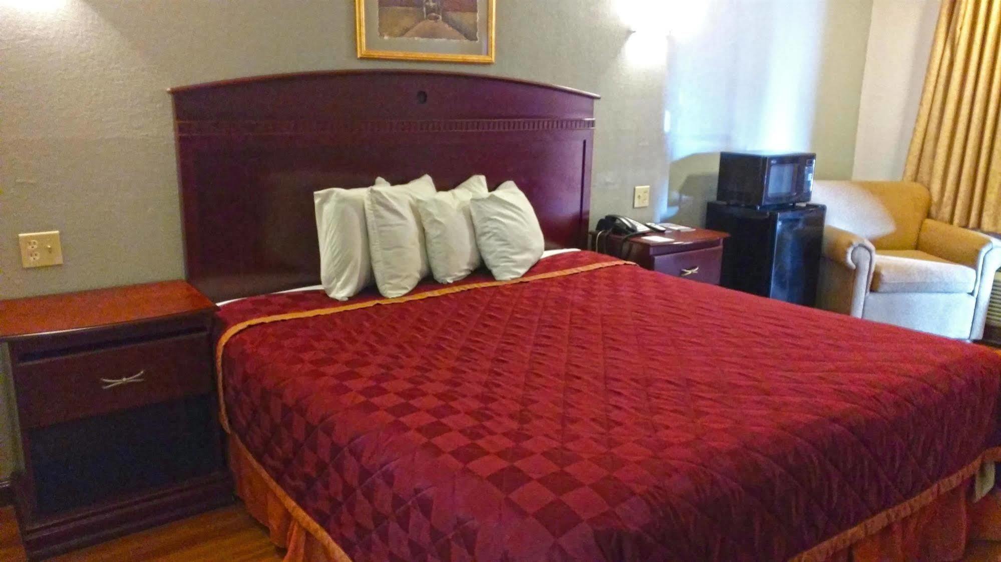 Americas Best Value Inn Mckinney Bagian luar foto