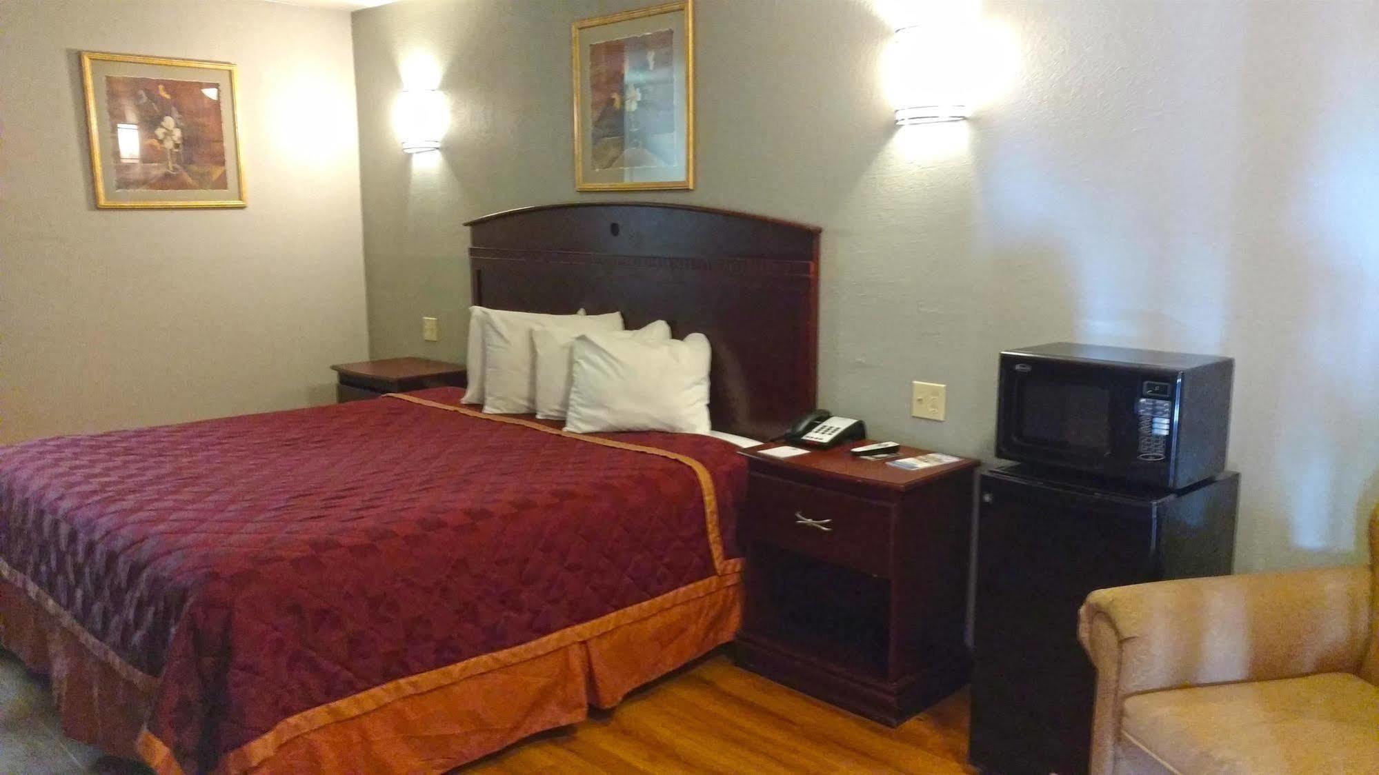 Americas Best Value Inn Mckinney Bagian luar foto