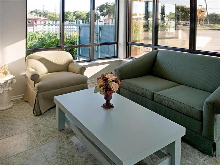 Americas Best Value Inn Mckinney Bagian luar foto